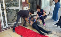 Madde bağımlısı kaldırıma yığılıp kaldı