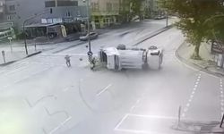 Çöp kamyonu refüje girdikten sonra takla attı!