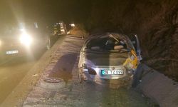 Eskişehir yolunda feci kaza: Kontrolden çıkan otomobil beton zemine çarptı