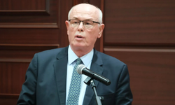 Kazım Kurt’tan Gürsel Tekin’e tepki: “Kayyum görevini kabul ederek neyi çözeceksin?”