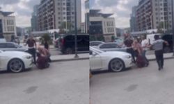 Trafik tartışması yola taştı... Birbirlerine girdiler kavgayı çevredekiler ayırdı