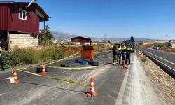 İş makinesi kardeşlere çarptı: 2 yaşındaki Hatice öldü, abisi ağır yaralandı