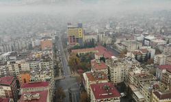 Deprem öncesi ve sonrası bir şehrin değişimi: Yıkılan yapıların yerine yeni projeler yükseliyor