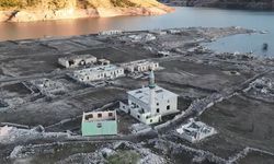 Kars’ta sular çekildi, eski köy ortaya çıktı