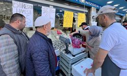 Ordu’da hamsi 25 liraya düştü, vatandaş sıraya girdi