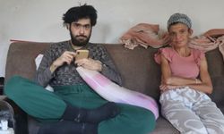 Eve ve sanal dünyaya bağımlı hale gelen genç, annesine acı çektiriyor