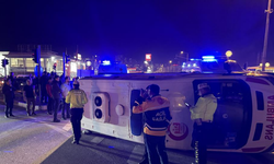 Ambulans ile cip çarpıştı: 3 yaralı