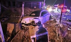 Araçta sıkışan sürücü kurtarıldı
