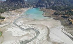 Dron kamerası kuraklığı gözler önüne serdi