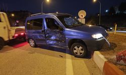 Eskişehir yolunda kaza: Hafif ticari araç ile motosiklet çarpıştı