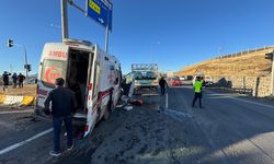 Ambulans kamyonetle çarpıştı: 2’si ağır 7 yaralı