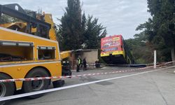 Üsküdar’da freni patlayan İETT otobüsü istinat duvarında asılı kaldı