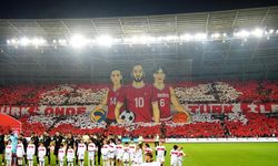 Filistinli çocuklar, milli futbolcularla birlikte seremoniye çıktı