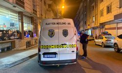 Kahvehaneye silahlı saldırı: Kurşunlar araçlara isabet etti