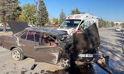 Takla atan Tofaş hurdaya dönerken sürücüsü ölümden döndü
