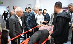 Yol yapım ekibini taşıyan minibüs kaza yaptı: 4 yaralı