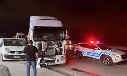 Kontrolden çıkan tır, park halindeki 5 araca çarptı: 1 yaralı