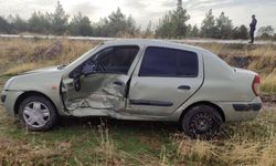 İki araç çarpıştı: 1'i bebek 5 yaralı