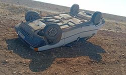Şanlıurfa'da kontrolden çıkan otomobil şarampole uçtu