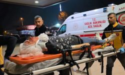 Kontrolden çıkan otomobil duvara çarptı: 3 kişi yaralandı