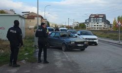 Kütahya'da otomobilin çarptığı 2 kişi yaralandı