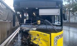 Kadıköy'de alkollü İETT şoförü bariyerlere saplandı: 2 yaralı