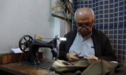 Ustasının emaneti 75 yıllık makineyle 50 yıldır terzilik yapıyor
