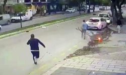 Otomobilin çarptığı kadın metrelerce savruldu