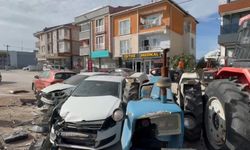 Kontrolden çıkan tır, park halindeki 8 araca çarptı