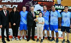 Vali Aksoy, 3. Kamu Spor Oyunları'nda dereceye girenleri ödüllendirdi