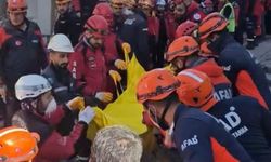 Kocaeli'de çöken binanın enkazından 2 kişinin cansız bedeni çıkarıldı