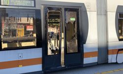 Eskişehir’de tramvay kazası: Servis kapısına çarptı, 3 kişi hastaneye kaldırıldı