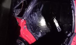 Seyir halindeki otomobil alev aldı