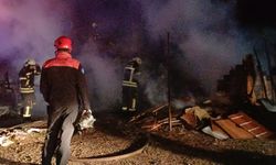 Müstakil ev alev alev yandı: 7 kişi dumandan etkilendi