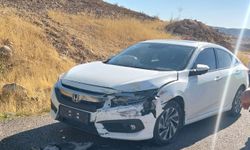 Batman’da feci kaza: İki araç kafa kafaya çarpıştı