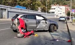 "U" dönüşü yapan otomobil motosikletle çarpıştı: 1 ağır yaralı