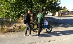 Kamyonet ile elektrikli bisiklet çarpıştı: 2 yaralı