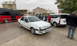 Eskişehir’de ehliyetsiz çocuk polisle kovalamacaya girdi: Trafikte yayalara ve araçlara çarptı!
