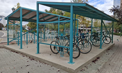 Eskişehir’de bisiklet park yerleri boş ağaç kenarları dolu!