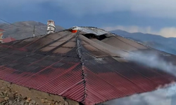 Yıldırım düşmesi sonucu evde yangın çıktı