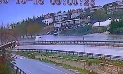 Büyükçekmece’de yağmur nedeniyle kayan otobüs yoldan çıktı