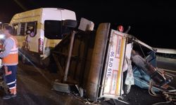 Beykoz’da seyir halindeki servis minibüsü devrildi: 3 yaralı