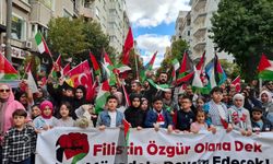 Eskişehir’de yüzlerce kişi Filistin’e özgürlük için yürüdü