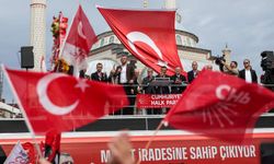 CHP Genel Başkanı Özel adliye önünde açıklamalarda bulundu
