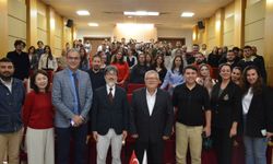 Edebiyat Fakültesinde İngilizce Öğrenici Sözlükleri Konferansı