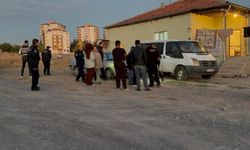 Kar maskeli saldırganlar baba ve oğlunu vurdu: 2 yaralı