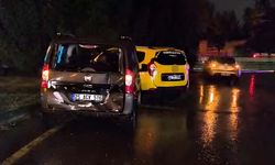 Zincirleme kazada 8 araç birbirine girdi
