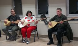 Tepebaşı’nda gençler gitar ve bağlama çalmayı öğreniyor