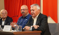 Eskişehir'de eski rektör kitapseverlerle bir araya geldi