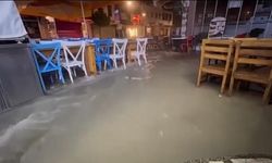 Çeşme’de şiddetli yağmur sele dönüştü